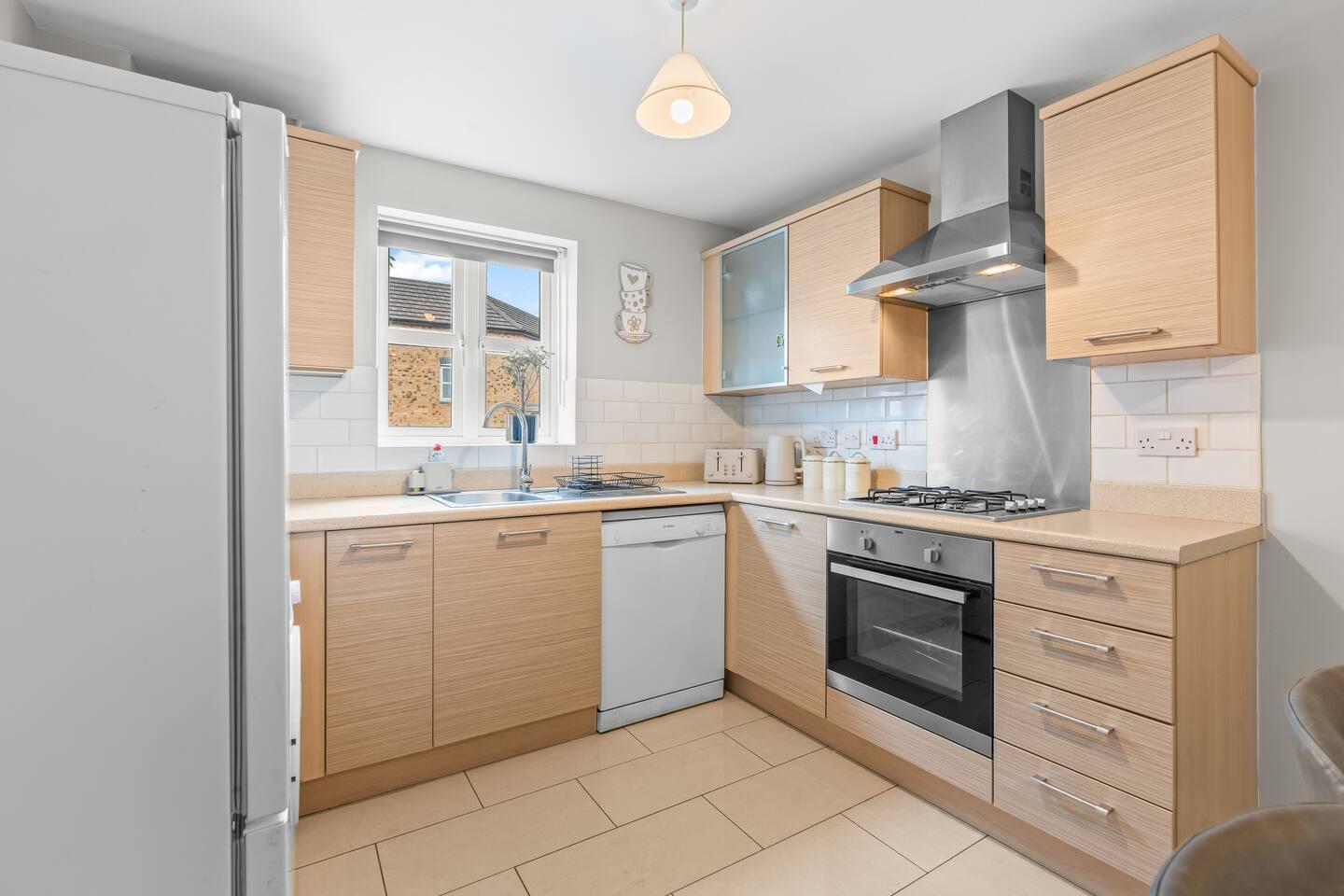Modern 4-Bed Close to Jaguar Whitley & City Centre3