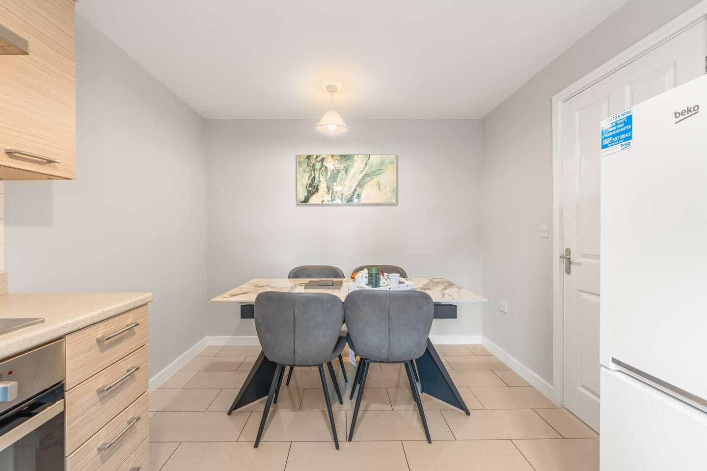 Modern 4-Bed Close to Jaguar Whitley & City Centre5
