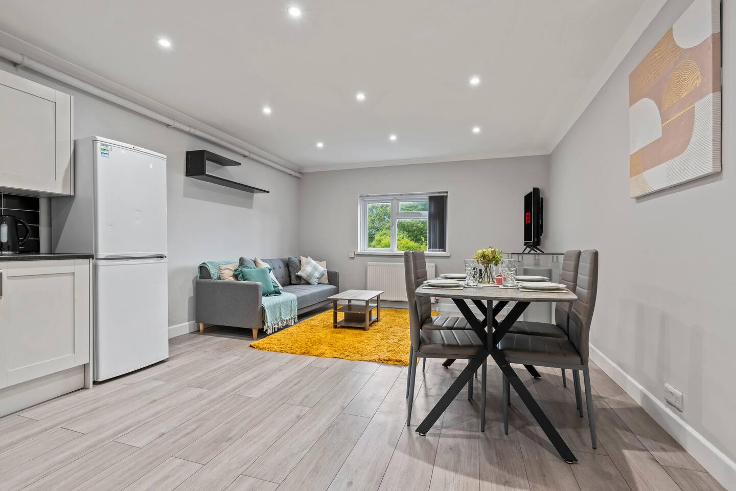 Elegant 5-Bedroom Home near CBS Arena2