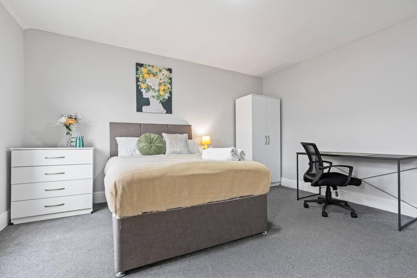 Elegant 5-Bedroom Home near CBS Arena6