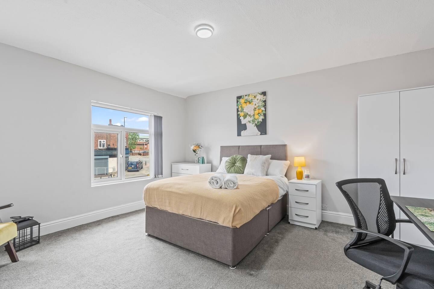 Elegant 5-Bedroom Home near CBS Arena