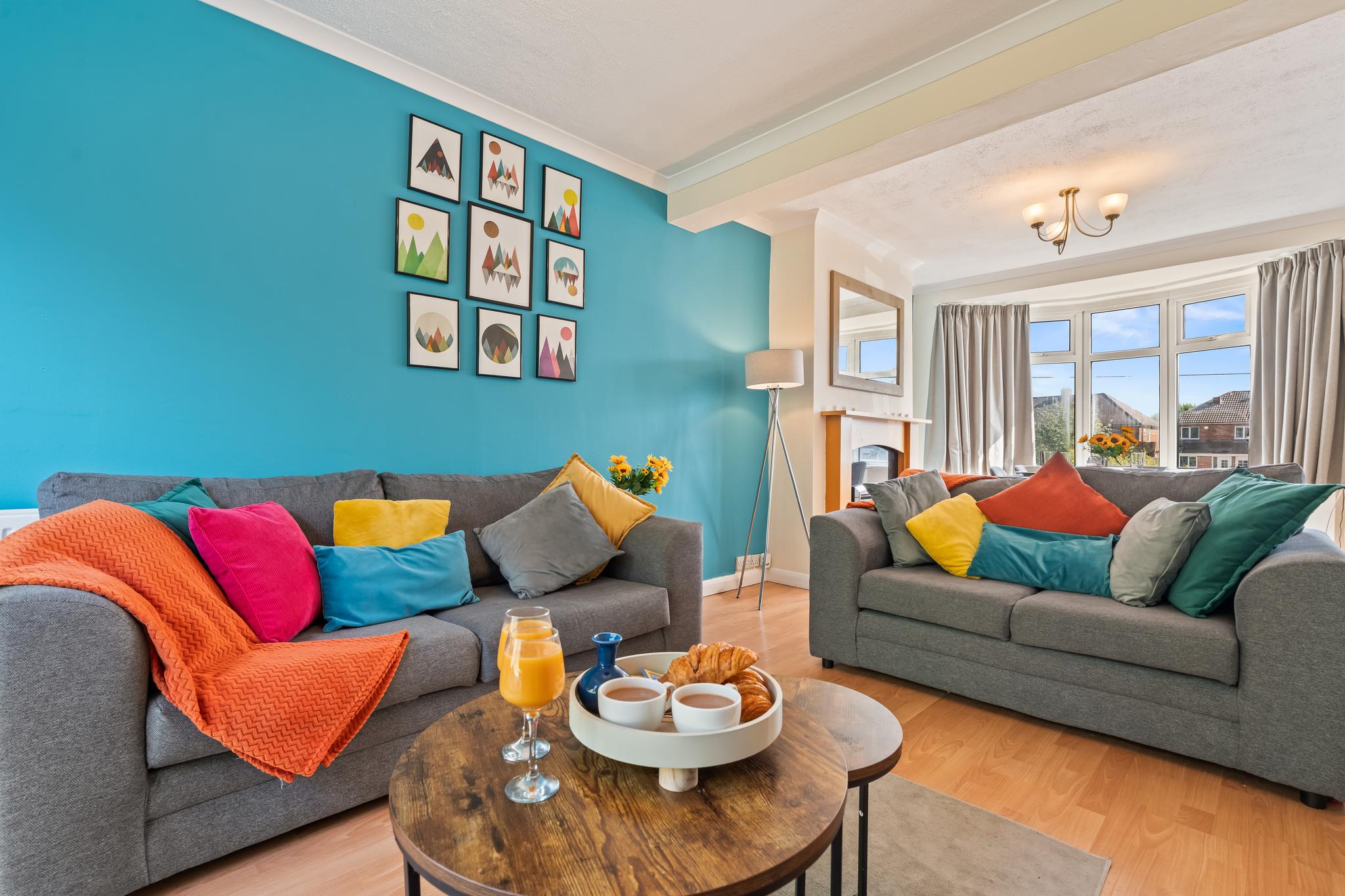 3BR 3Bath Solihull | JLR • NEC • Airport • Parking