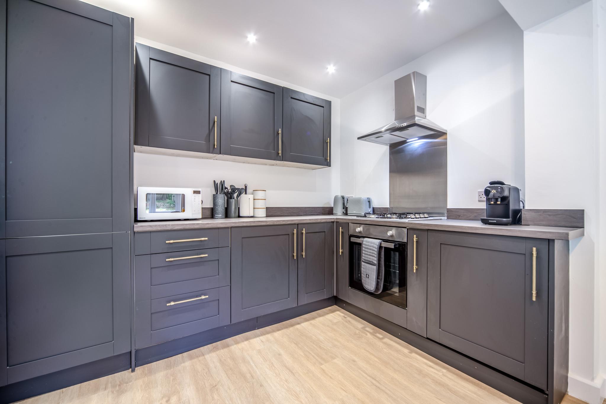 New 3BR House | Parking | Near CBS Arena | UHCW5