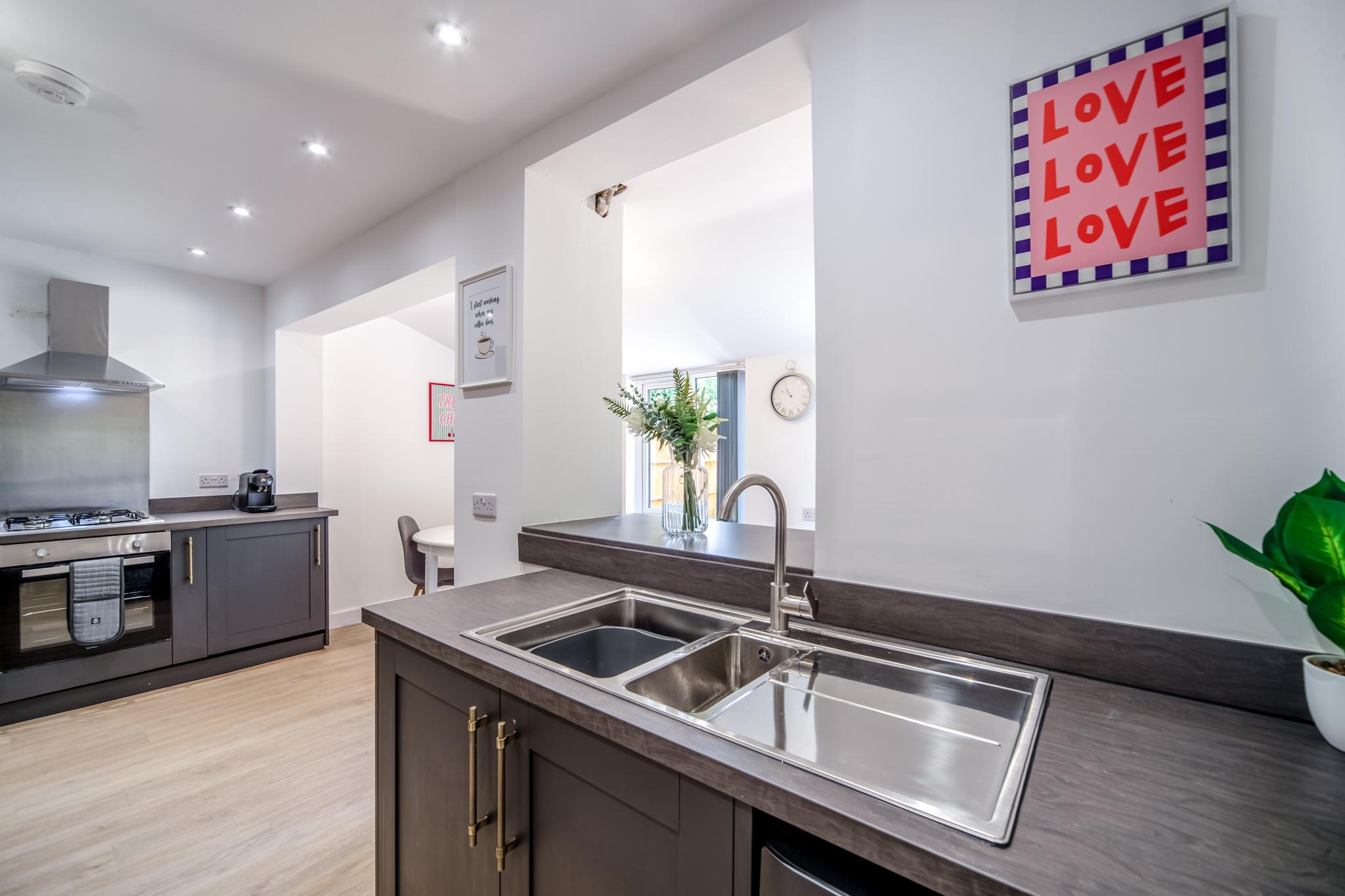 New 3BR House | Parking | Near CBS Arena | UHCW6